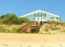 [Image: Blue Ocean Breeze Beach Front House, Sleeps 16 to 20, Wifi, Hdtv, 2 Kitchens]