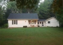 [Image: Water-Front Cottage in Manawa]