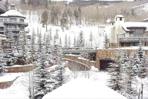 [Image: Slope-Side Ski-in/Out 2 BR/2.5 BA Penthouse Condo Pines Lodge]