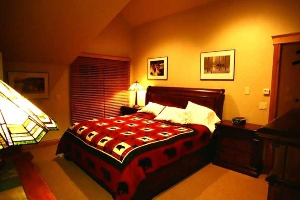 [Image: Gorgeous 2 Bedroom Townhome- Sleeps 6]