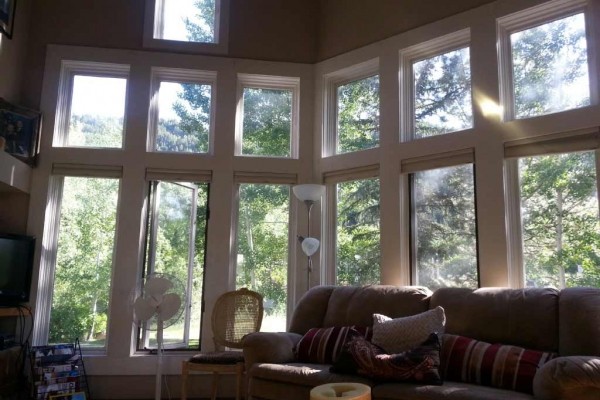 [Image: 4bd/4BA Modern Sunny Home on the Eagle River Mountain View on Free Shuttle Route]