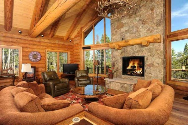 [Image: Full Log Home Secluded on 6 Acres, Luxurious Lodge Minutes to Pe]