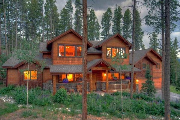 [Image: Tatonka Lodge: 5 BR / 3.5 BA House in Breckenridge, Sleeps 11]