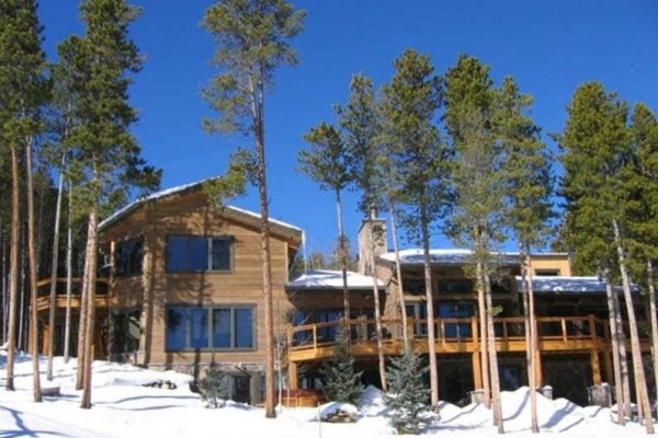 [Image: Honoring Last Season's Rates for a Limited Time! 6bdrm Suites.Voted Best Lodge.]