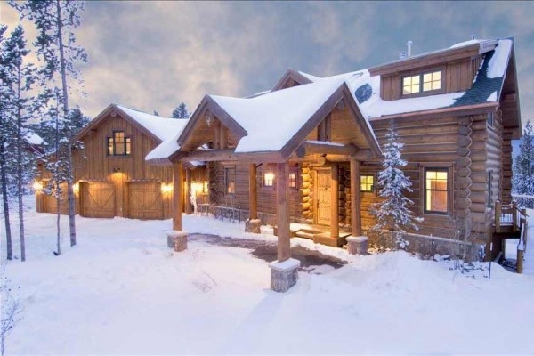 [Image: Luxurious Log Home 4900 Square Feet with Pool Table &amp; Hot Tub]
