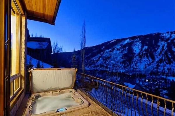 [Image: 2 Private Hot Tubs | 6 Bedroom Suites | Billiards Room]