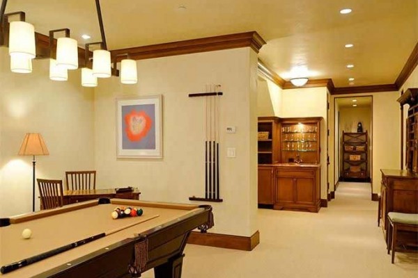 [Image: 2 Private Hot Tubs | 6 Bedroom Suites | Billiards Room]