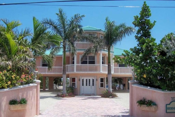 [Image: Oceanfront Home Adjacent to Pennecamp Coral Reef State Park]