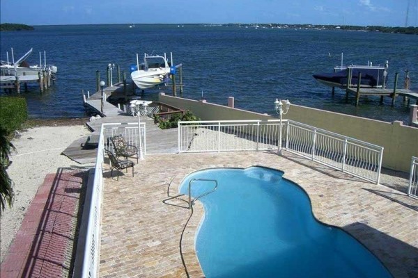 [Image: Bayfront Pool Home Views Views Views! Christmas &amp; Springbreak]