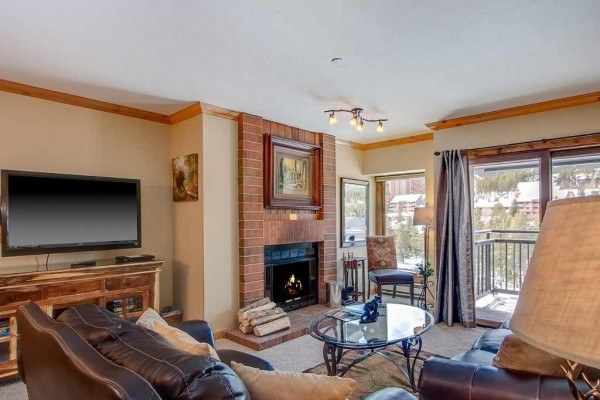[Image: 2 Bdrm / 2 BA Penthouse Luxury Condo Ski in / Out Village at Breck]