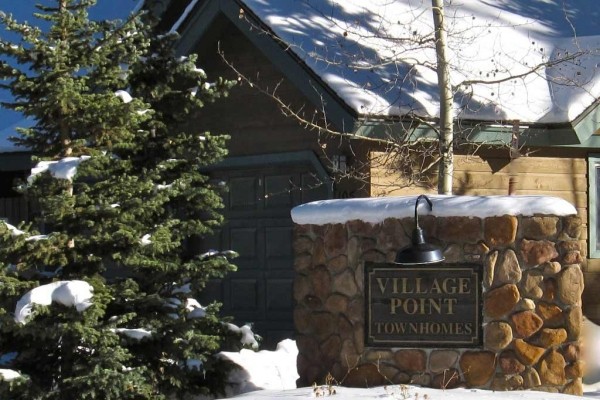 [Image: Luxurious Breckenridge Townhome...Easy Walk to Slopes &amp; Town!]