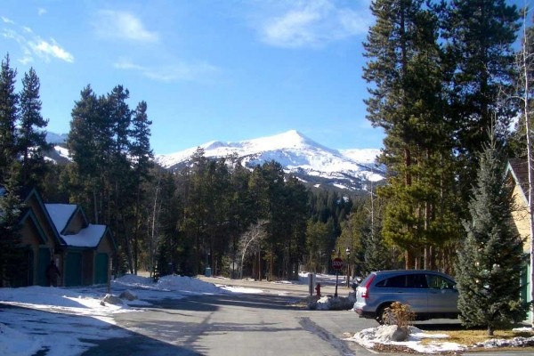 [Image: Luxurious Breckenridge Townhome...Easy Walk to Slopes &amp; Town!]