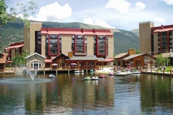 [Image: Wow Views. Center Village at Lake, Shops, Events. Huge Deck Area.]