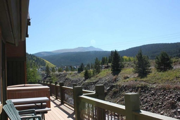 [Image: 3BR Private Hot Tub! Mt. Views! Walk/Shuttle to Main St]