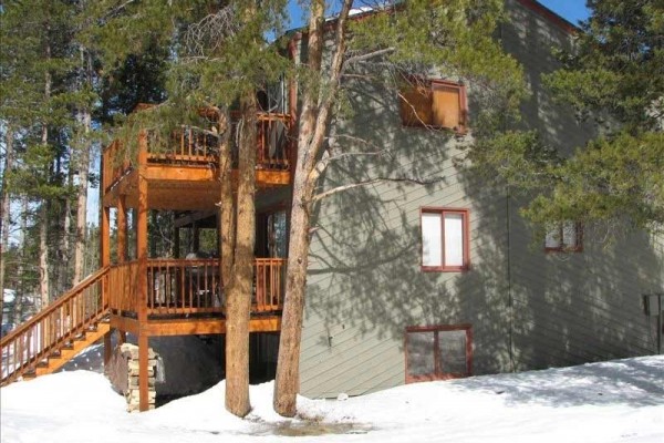 [Image: 3BR/3BA Breck Townhome W/Sauna, Free Wi-Fi--on the Bus Route!]