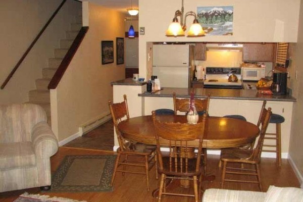 [Image: 3BR/3BA Breck Townhome W/Sauna, Free Wi-Fi--on the Bus Route!]