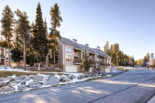 [Image: Sunrise Ridge Townhouse 5-Bdrm Views Hot Tub Wifi Breckenridge Lodging]