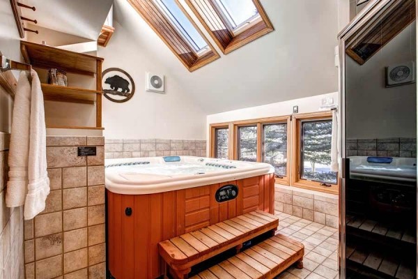 [Image: Sunrise Ridge Townhouse 5-Bdrm Views Hot Tub Wifi Breckenridge Lodging]