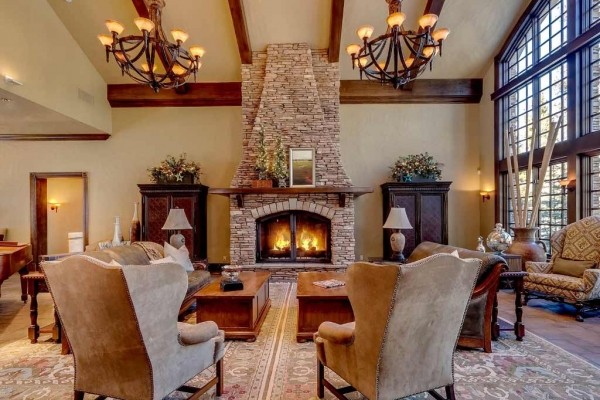 [Image: Luxury Mountain Retreat! 2 Miles from Main St! Game Room and Theater!]