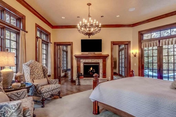[Image: Luxury Mountain Retreat! 2 Miles from Main St! Game Room and Theater!]