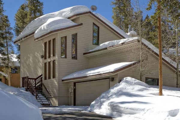 [Image: Ski-in/Ski-Out Access! Luxury Finishes! Mountain Views! Private Hot Tub!]