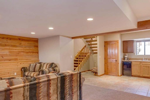 [Image: Ski-in/Ski-Out Access! Luxury Finishes! Mountain Views! Private Hot Tub!]