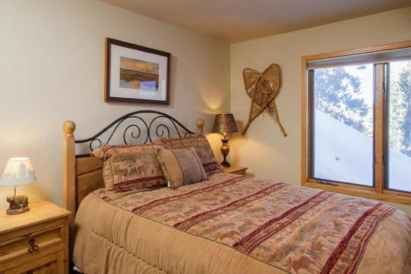 [Image: Summer Specials on Beautiful Mountain 4 BR House Call to Reserve Today!!!]