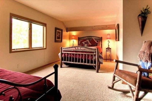 [Image: Gold King Lodge, 8 BR, Ski-in/Out, True Mountain Comfort]