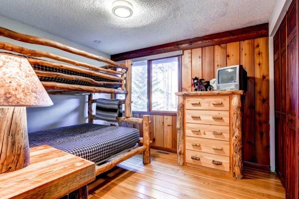 [Image: Lonestar Lodge 4-Bdrm Remodeled Luxury Home Views Breckenridge Lodging]