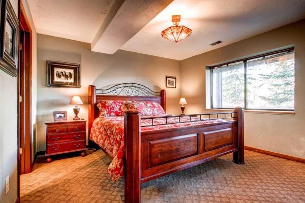 [Image: Lonestar Lodge 4-Bdrm Remodeled Luxury Home Views Breckenridge Lodging]