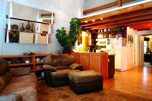 [Image: Fabulous Chalet, in Town, Great Location, 2BR]