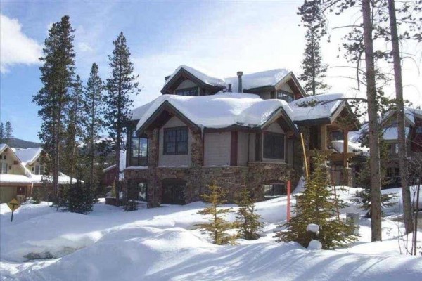 [Image: Custom Ski-in/Ski-Out Home]