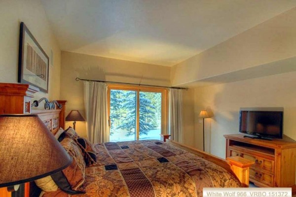 [Image: Free Night! 5 Star Mountain Townhome with Private Hot Tub]