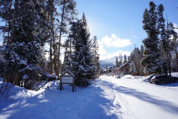 [Image: Wildwood Suites Remodeled 1BR+Loft Condo Views Ski-in Breckenridge Lodging]