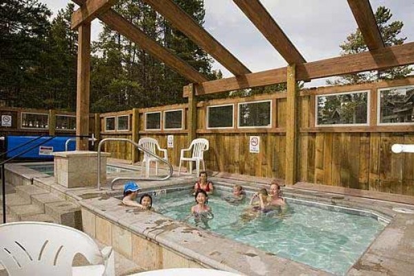 [Image: Beautiful Townhome, Pool Hot Tub Access, Wifi, *Special** 8/20-9/3 $139/nt Rate]