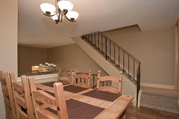 [Image: Gorgeous Winterpoint Townhome! Ski in/Walk Out, 2 Blocks to Downtown]