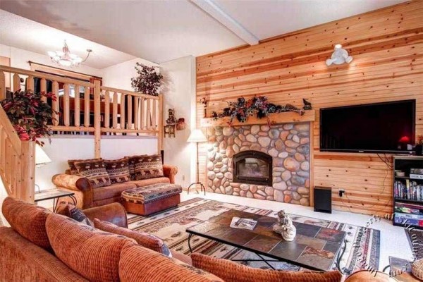 [Image: Walk to the Snowflake Chairlift and Ski Home to This Deluxe Townhome W/Hot Tub]