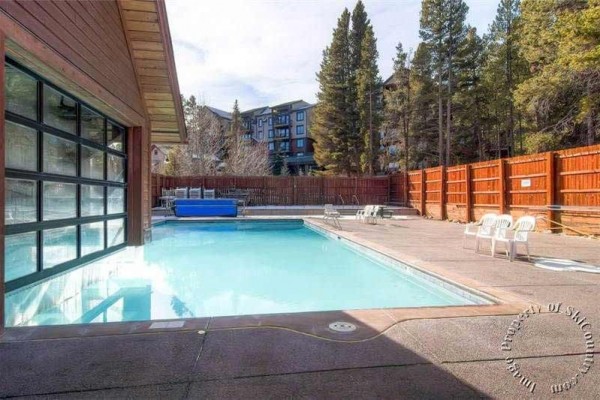 [Image: Spacious Ski~in Townhome Steps from the Snowflake Lift and Downtown Breckenridge]