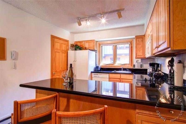 [Image: Spacious, Multi-Level Townhome. Ski-in on the Four O'Clock Trail, Walk to Town]