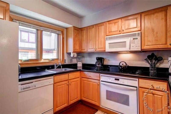 [Image: Spacious, Multi-Level Townhome. Ski-in on the Four O'Clock Trail, Walk to Town]