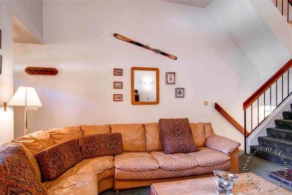 [Image: Spacious, Multi-Level Townhome. Ski-in on the Four O'Clock Trail, Walk to Town]