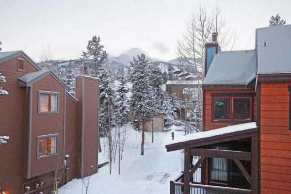 [Image: Affordable Luxury-Ski in Across the Street-Walk to Lift and Town-Shuttle Route]