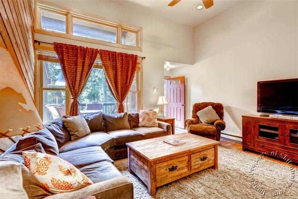 [Image: Exceptional, Airy Townhome. Ski-in Access Across the Street, Walk to Downtown for Apres Ski]