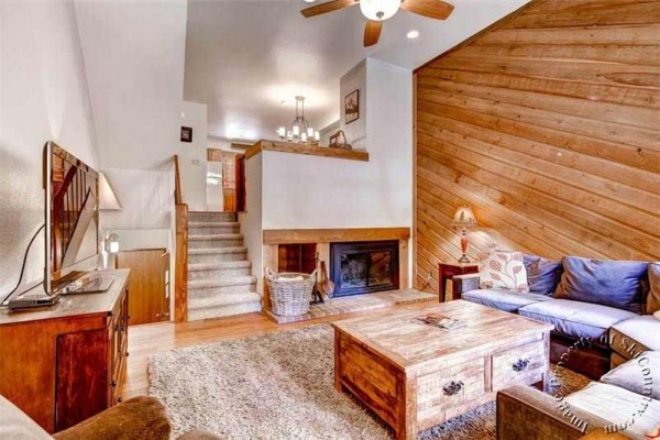 [Image: Exceptional, Airy Townhome. Ski-in Access Across the Street, Walk to Downtown for Apres Ski]