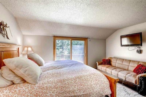 [Image: Exceptional, Airy Townhome. Ski-in Access Across the Street, Walk to Downtown for Apres Ski]