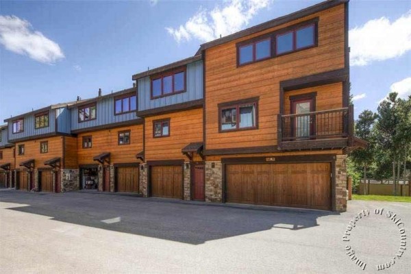 [Image: Exceptional, Airy Townhome. Ski-in Access Across the Street, Walk to Downtown for Apres Ski]
