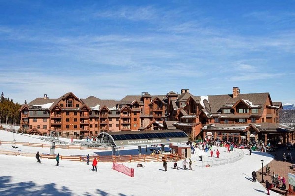 [Image: 5 Star Resort - Sleeps 8 (Dec 13-20), Ski in/Out, Unbelievable Views/Amenities]