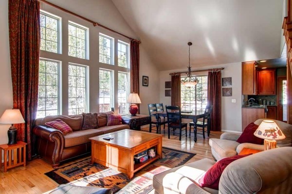 [Image: Snowshoe Chalet Luxury 3BR Th on Peak 7 Wifi Hot Tub Breckenridge Lodging]