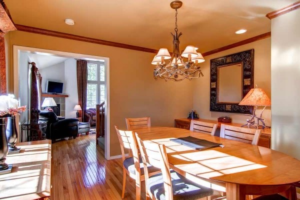 [Image: Snowshoe Chalet Luxury 3BR Th on Peak 7 Wifi Hot Tub Breckenridge Lodging]