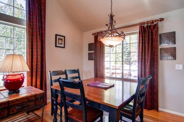 [Image: Snowshoe Chalet Luxury 3BR Th on Peak 7 Wifi Hot Tub Breckenridge Lodging]